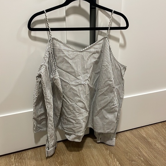 Off the shoulders, cute comfy, date night shirt! - Picture 3 of 3